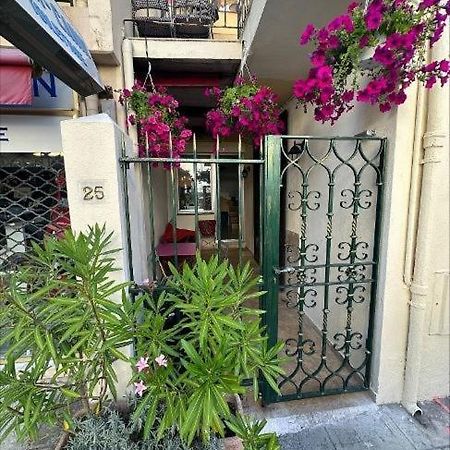 Crew Key West Hostel Antibes Exterior photo