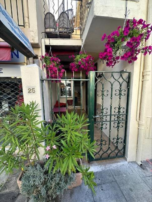 Crew Key West Hostel Antibes Exterior photo